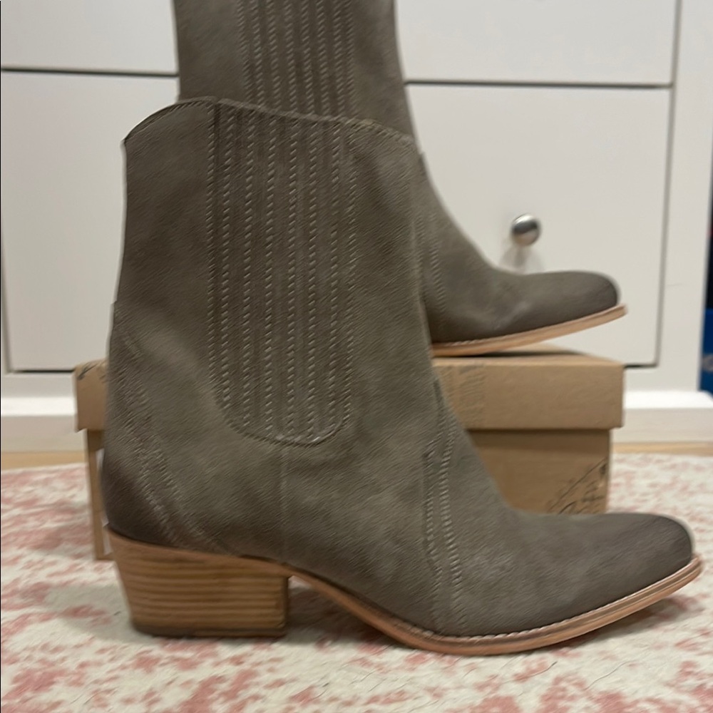 Free People Gray Suede Chelsea Ankle Booties - Picture 13 of 16
